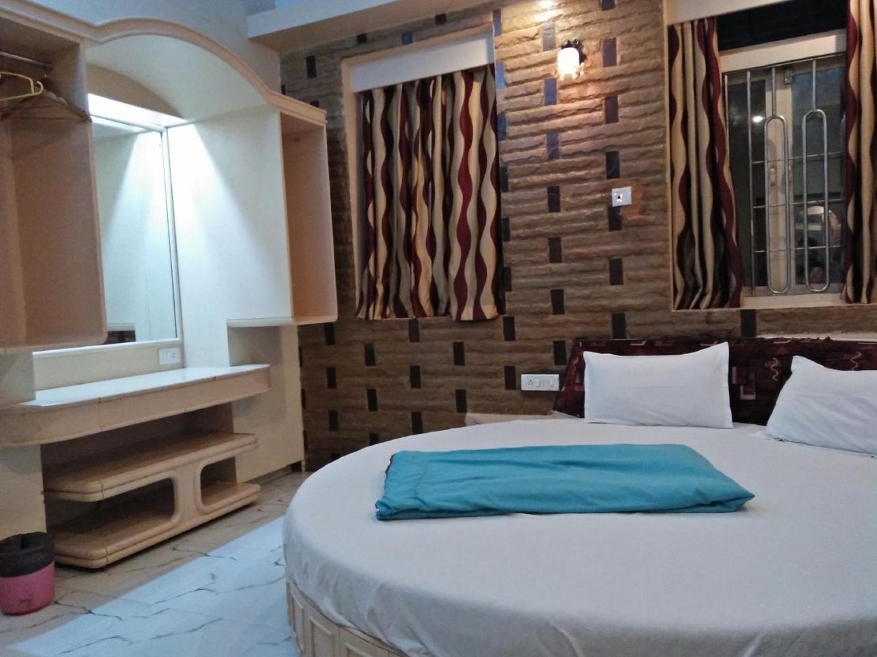 Hotel Blue Bird Colaba Mandve Exterior foto